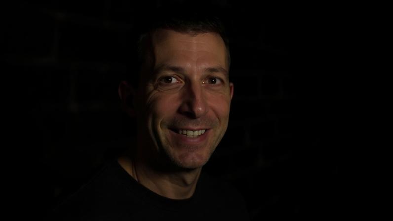 Quem é David Silver: Conheça o cientista que captou US$ 1,1 bi para criar uma IA que aprende sozinha