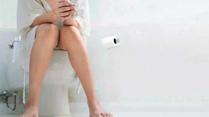 A frequência normal para evacuar pode variar bastante e depende do funcionamento do intestino de cada pessoa