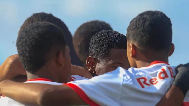 Jogadores do time sub-15 do Red Bull Bragantino.
