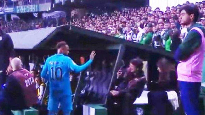 Neymar teve atuação discreta na classificação do Santos diante do Coritiba na Copa do Brasil –