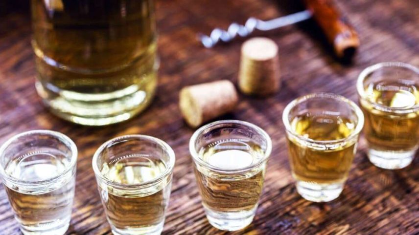 Mais do que um ingrediente para coquetéis, o destilado vem sendo valorizado pela capacidade de harmonizar com diferentes tipos de alimentos