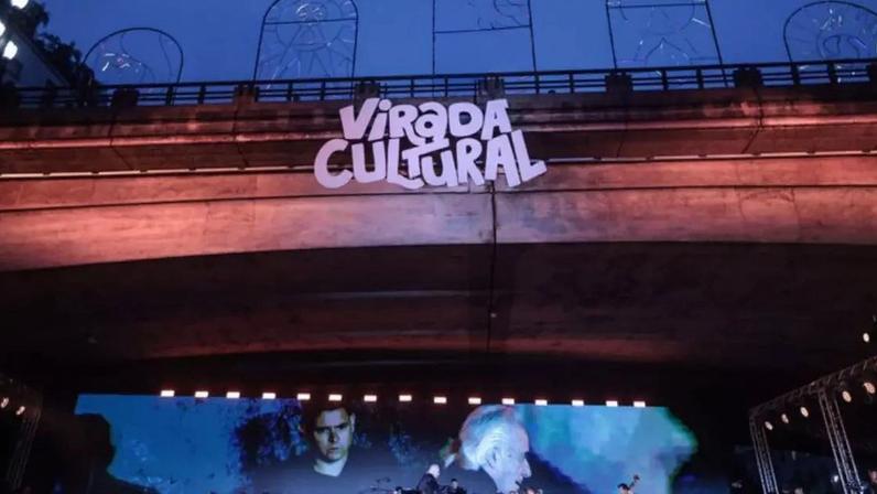 Logotipo da Virada Cultural durante as apresentações de sábado, 23 de maio de 2026, no palco Anhangabaú.