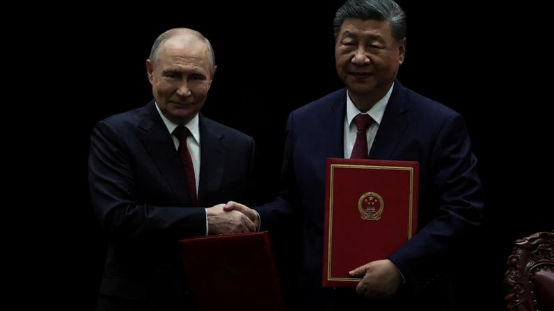 Putin e Xi Jinping assinaram mais de 20 acordos comerciais e tecnológicos, além de uma declaração sobre uma "ordem mundial multipolar"