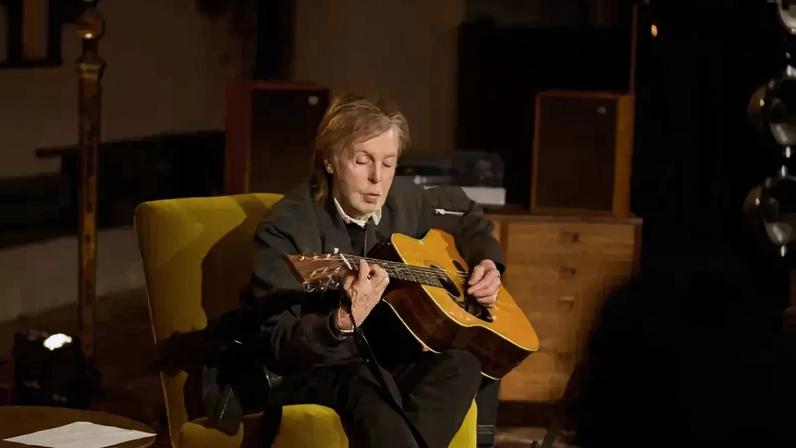 Paul McCartney lança álbum inspirado em memórias de sua juventude em Liverpool