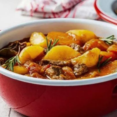 Seis caldos para espantar o frio, do verde à mandioca