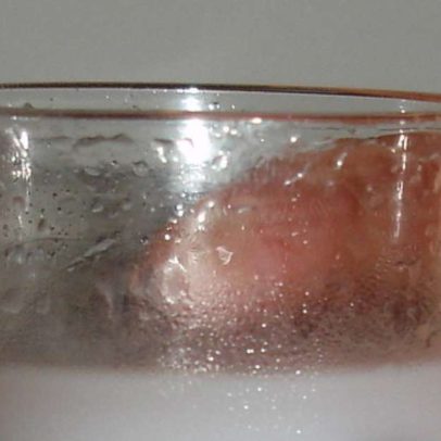 Arak, o destilado tradicional do Líbano explicado