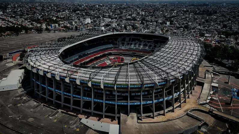 Estádio Azteca, na Cidade do México, passa por reformas e está na rota da abertura da Copa do Mundo de 2026 em meio a discussões sobre o afundamento do solo na região