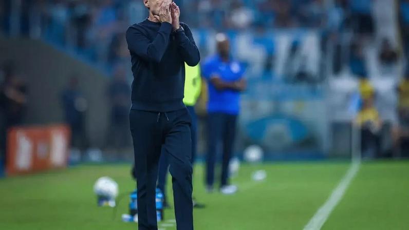 Luís Castro explica mudanças e detalha vitória do Grêmio na Copa do Brasil —