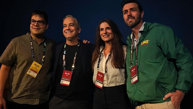 Juliana Agatte, de branco, no evento nesta sexta-feira