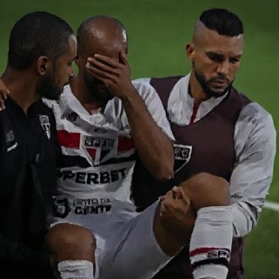 Lucas Moura se lesiona novamente e sai carregado de jogo do São Paulo