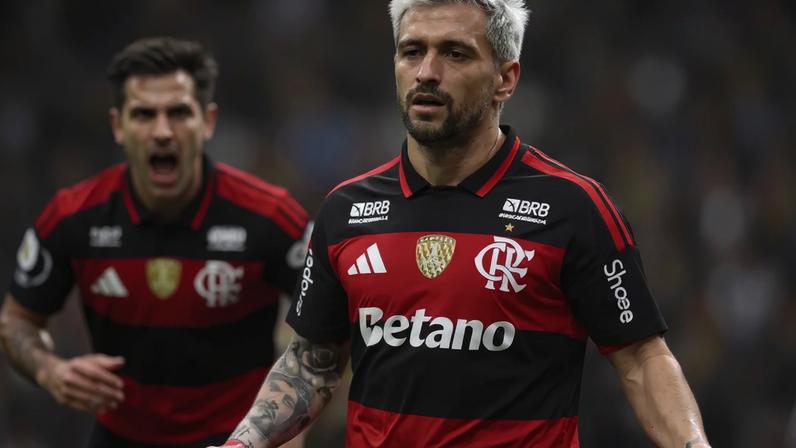 Arrascaeta recebeu alta na manhã desta sexta-feira após cirurgia na clavícula direita. O procedimento fixou o osso quebrado com placa e parafusos. Ele sofreu a lesão no empate do Flamengo contra o Estudiantes, pela Libertadores, na última quarta-feira (29).