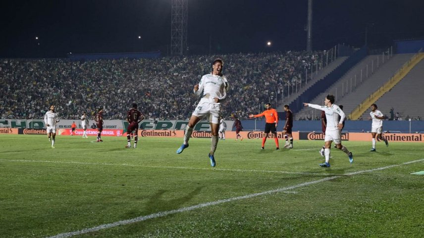 Erick Belé comemora primeiro gol como profissional pelo Palmeiras — Foto: Cesar Greco
