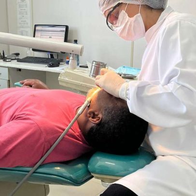 Maio Vermelho reforça cuidados e prevenção do câncer bucal