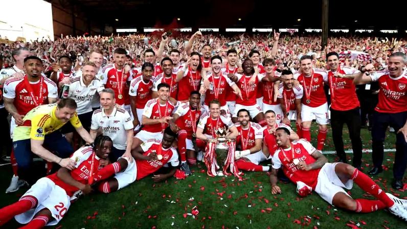 Arteta celebra título do Arsenal e mira PSG