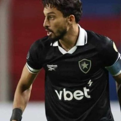 Telles comenta vexame do Botafogo: culpa é dos jogadores