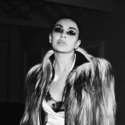 Charli XCX lança Rock Music e agita pistas de dança