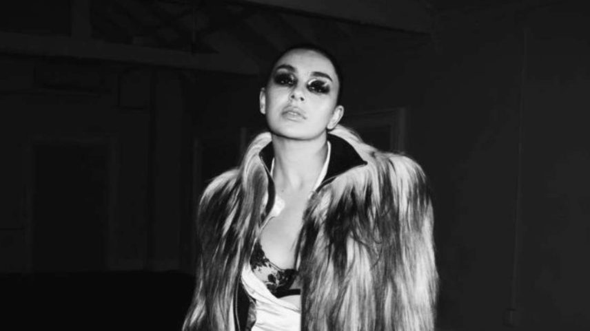 Charli xcx em foto por Tyrell Hampton
