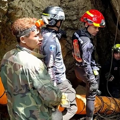 Resgatistas tailandeses ajudam no resgate de sete presos em caverna no Laos