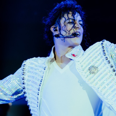 Rodrigo Teaser faz show para 15 mil em Xangai com tributo a Michael Jackson