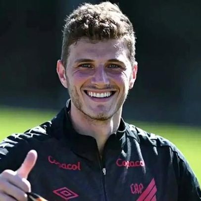 Bento pede desculpas a Cristiano Ronaldo após falha que atrasou título do Al-Nassr