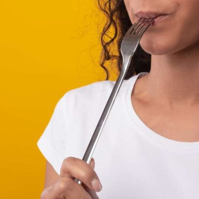 Síndrome de Pica: causas da vontade de comer papel, terra e outros itens
