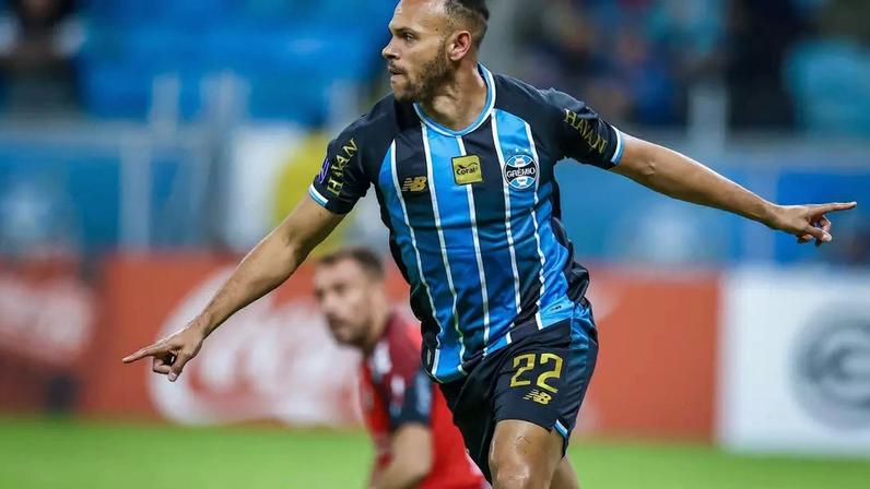 Grêmio vence Palestino e fica perto da liderança do Grupo F na Sul-Americana —
