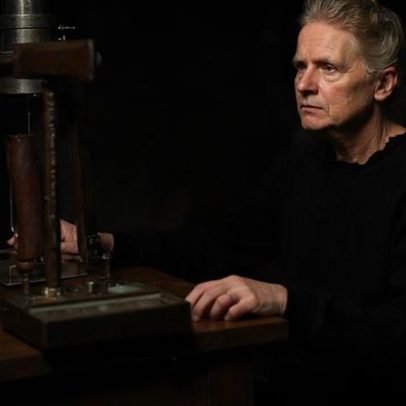 Marie Curie, duas vezes Nobel, diz focar mais nas ideias que nas pessoas