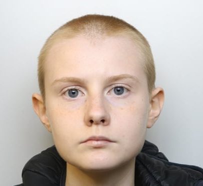 Adolescente neo-nazista é preso por tentar matar curdo em Bristol com machado