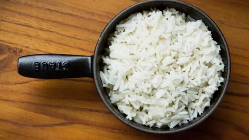 Chef espanhol revela truques para deixar o arroz branco mais saboroso