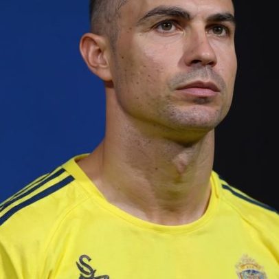 Goleiro brasileiro adia título saudita de Cristiano Ronaldo após falha grotesca