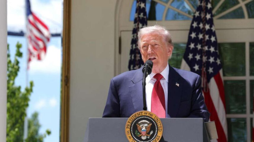 O presidente dos EUA, Donald Trump, discursa no Jardim da Casa Branca, em 8 de maio de 2026, em Washington, DC.