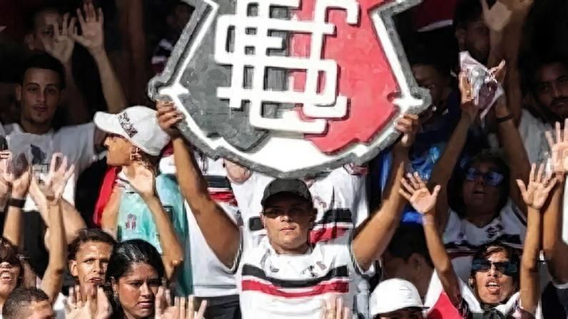 Santa Cruz continua com salários atrasados.