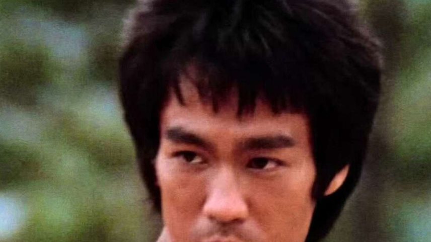 Bruce Lee sobre uma verdade incômoda, mas profundamente humana: 'Não reze por uma vida fácil; reze pela força para suportar uma vida difícil'.