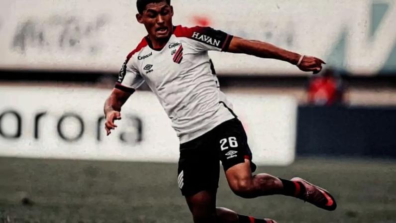 Remo ficou com um jogador a menos durante todo o 2° tempo –