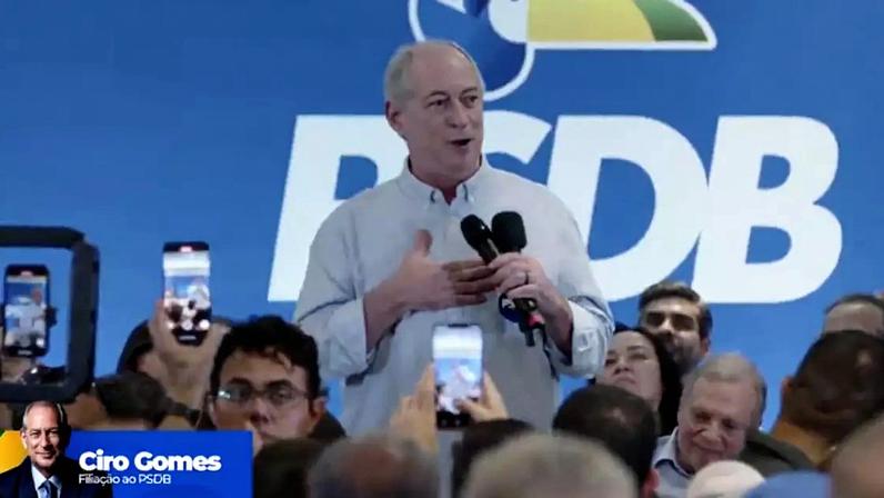 Ciro Gomes em ato de filiação ao PSDB