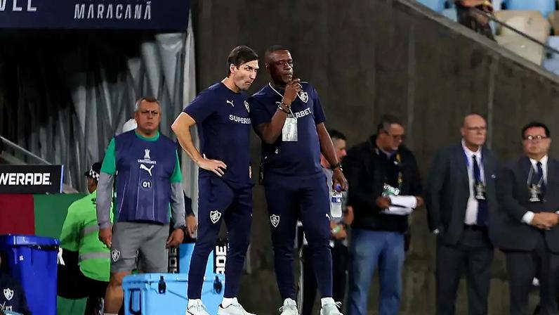 Maxi Cuberas durante a partida do Fluminense no Maracanã –
