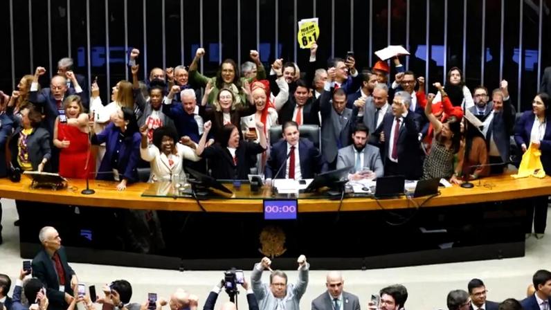 Câmara aprovou PEC que acaba com escala 6x1 e reduz jornada de trabalho para 40h semanais