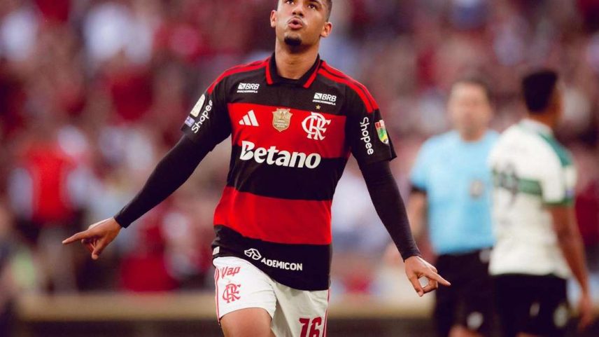 Samuel Lino contra Coritiba pelo Brasileirão