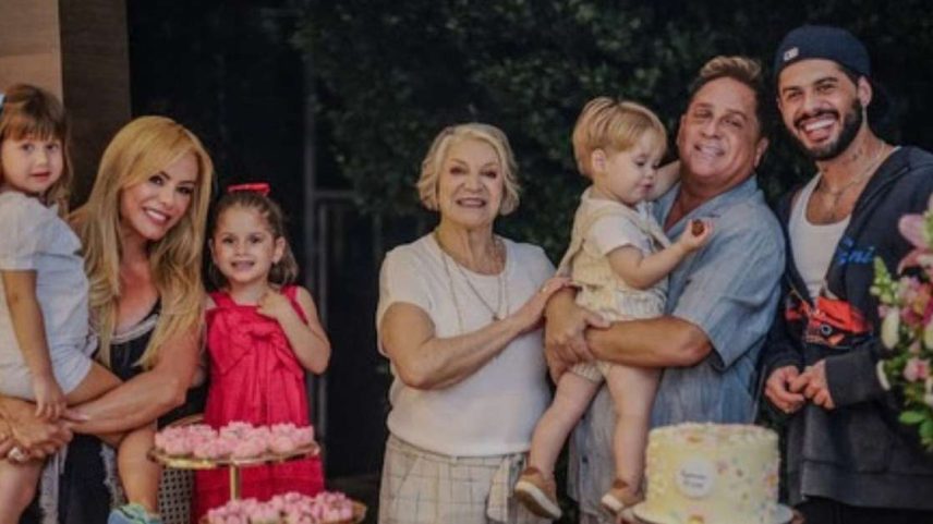 Poliana Rocha celebra 85 anos da mãe