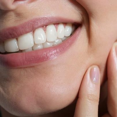 Cárie e estresse: dentista explica causas da dor de dente
