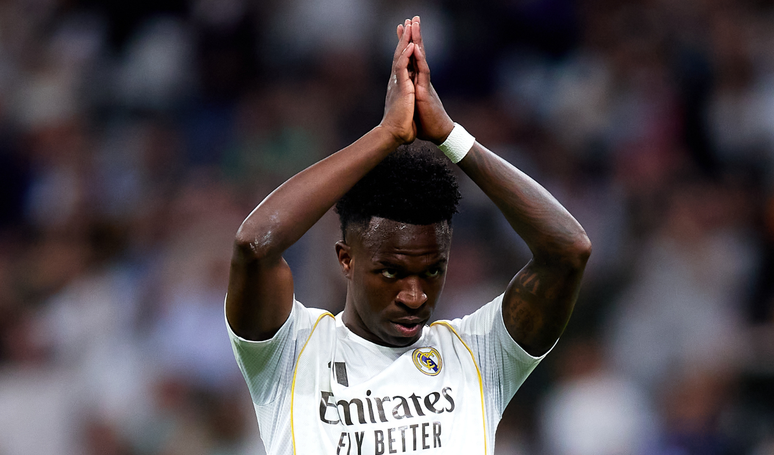 'A liberdade não chegou para todo mundo’: Vini Jr. toma atitude PODEROSA contra o racismo após ataques no futebol.