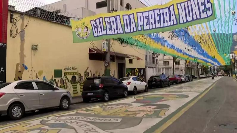 Rua Pereira Nunes, em Vila Isabel, já está enfeitada para a Copa do Mundo