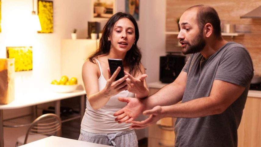 casal com ciúmes