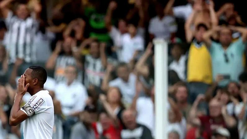 Robinho pelo Santos em 2015 (Photo by Friedemann Vogel/Getty Images)