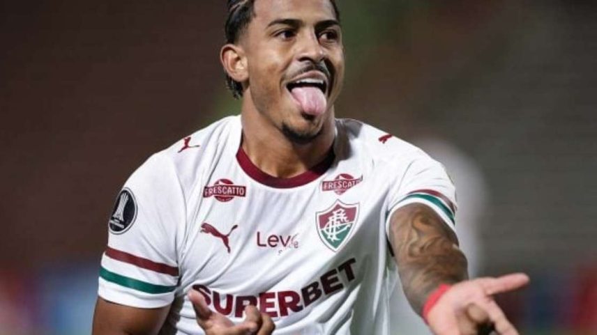 John Kennedy vem disputando posição com Castillo no Fluminense –