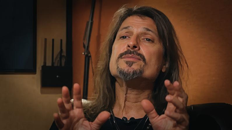 Rafael Bittencourt conta como Angra, “a boyband de Metal espadinha”, nasceu