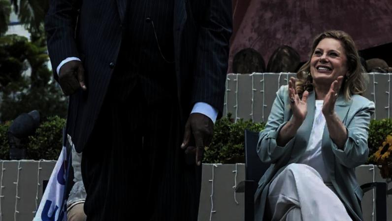 Tony Tornado durante cerimônia de inauguração de 'Calçada da Fama' de estúdio da Globo, no Rio de Janeiro, em 2025. Ator completa 96 anos de idade em 26 de maio de 2026.