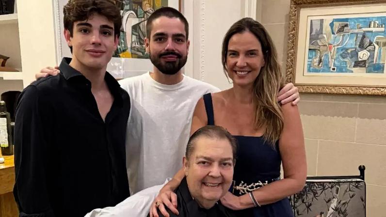 João Silva revela hábitos curiosos de Faustão longe da TV, fala sobre futebol, conta fake nas redes e possível retorno do apresentador