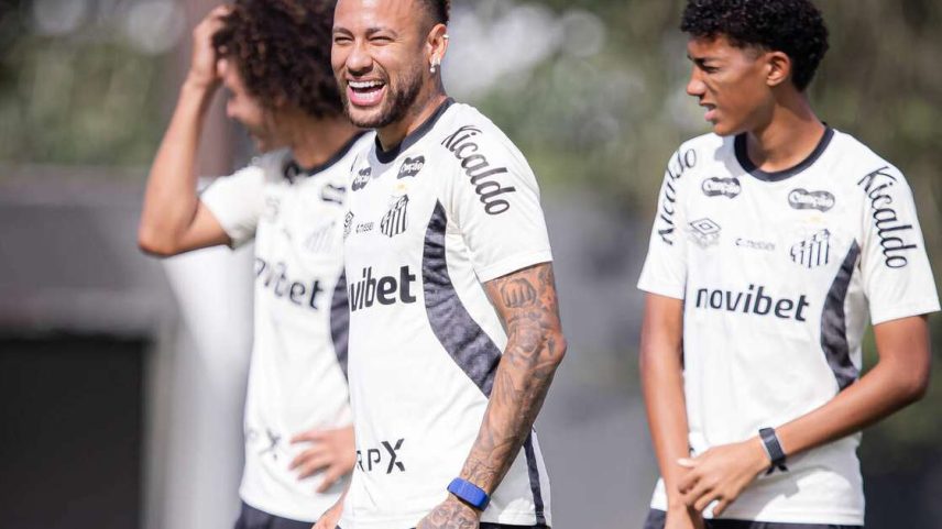 Neymar sorri em treino do Santos – Raul Baretta/ Santos