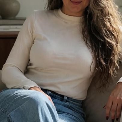 Famosa revela uso de chupeta aos 33 anos e explica o motivo
